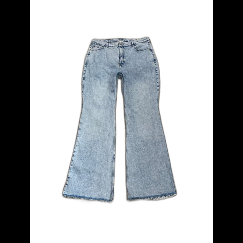 Old Navy Higher High-Rise Flare Secret Smooth Pockets Size 16 Raw Hem Jeans